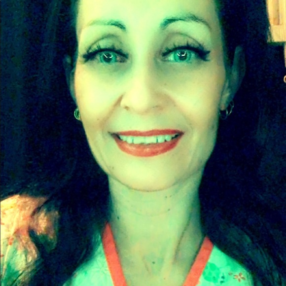 Meet your Posher,💁🏻♀️Shannon aka🙋🏻♀️Mandy! - Picture 9 of 16